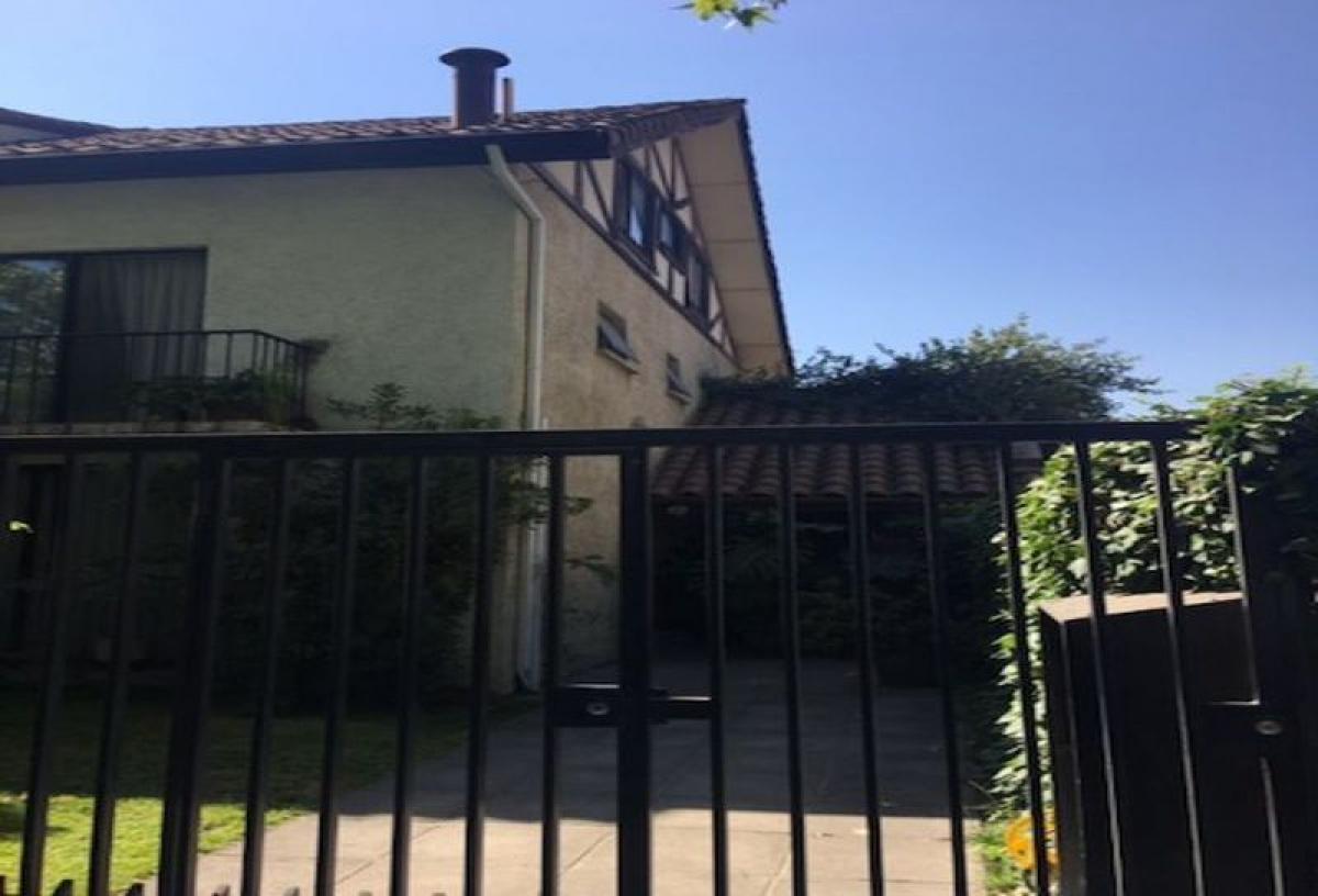 4 bedrooms House in Santiago, Chile No. 4065