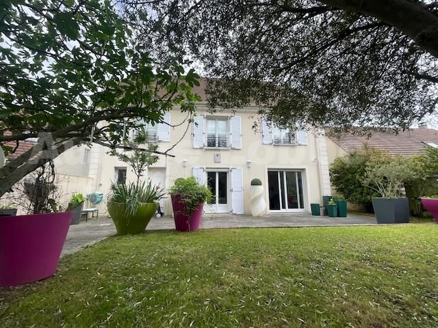 4 غرف نوم منزل في Claye-Souilly, France رقم 180664