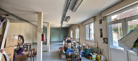 220m² Commercial property in Clamart, France No. 174575 3