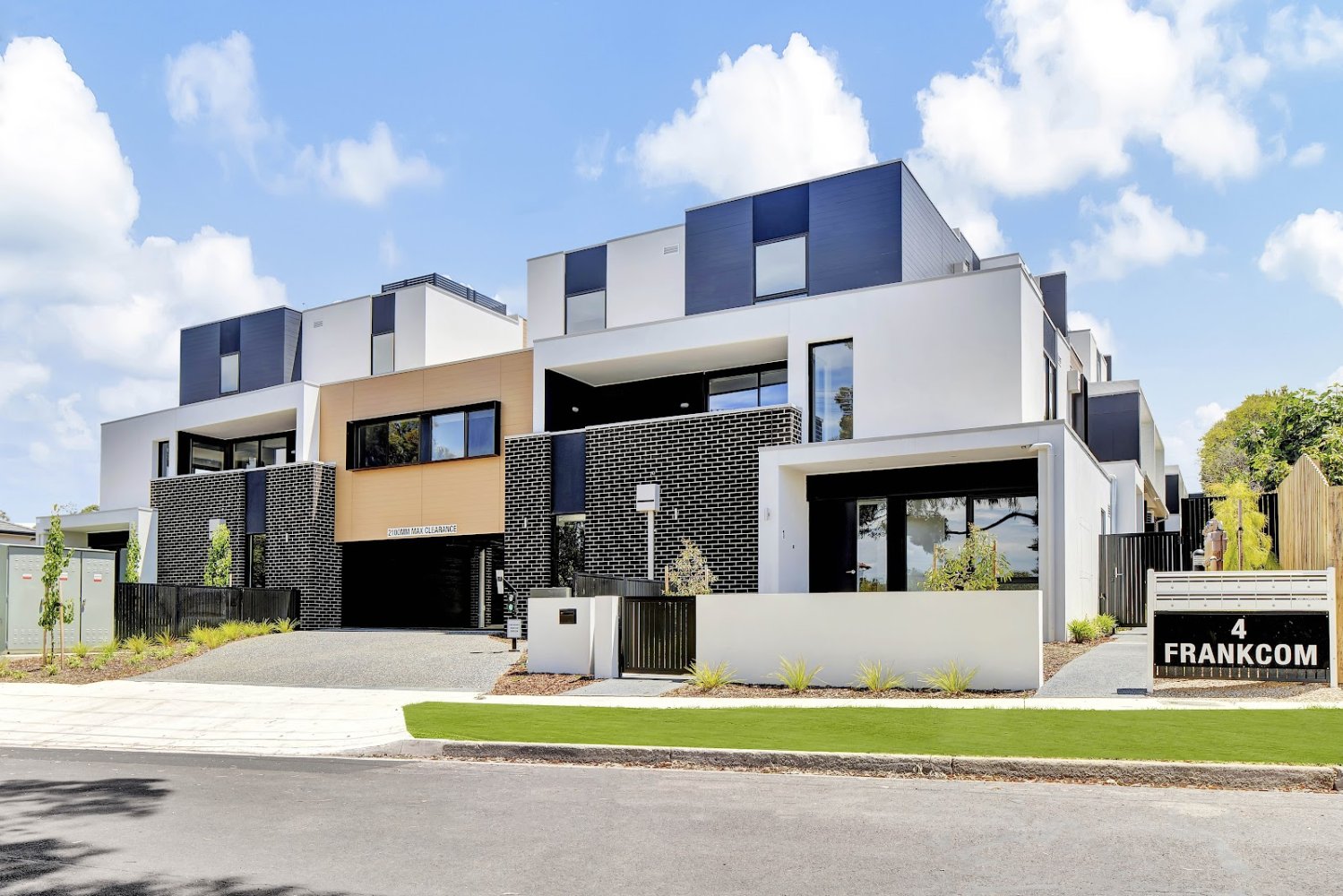 3 bedrooms Townhouse in Blackburn, Australia No. 1124
