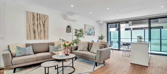 3 bedrooms Townhouse in Blackburn, Australia No. 1124 2