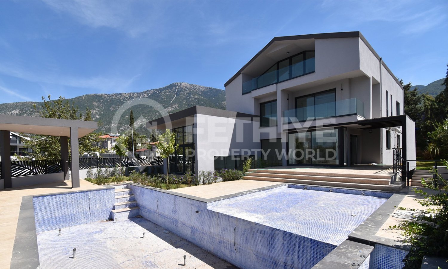 Villa 5+1 in Oludeniz, Turkey No. 16978