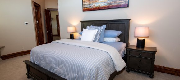 Propiedad comercial de 5 dormitorios en Avon, USA No. 560302 4