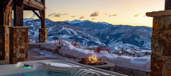 Propiedad comercial de 5 dormitorios en Avon, USA No. 560302 3