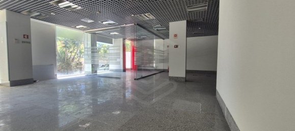 142m² Commercial property in Portimao, Portugal No. 206981 5