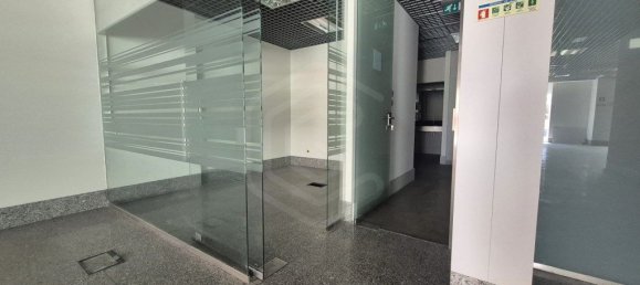 142m² Commercial property in Portimao, Portugal No. 206981 4