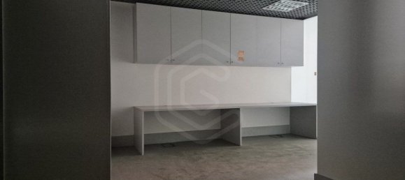 142m² Commercial property in Portimao, Portugal No. 206981 9