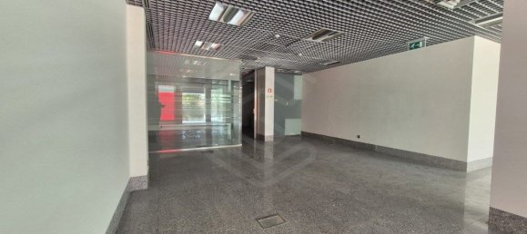 142m² Commercial property in Portimao, Portugal No. 206981 2