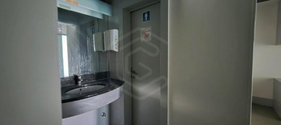 142m² Commercial property in Portimao, Portugal No. 206981 11