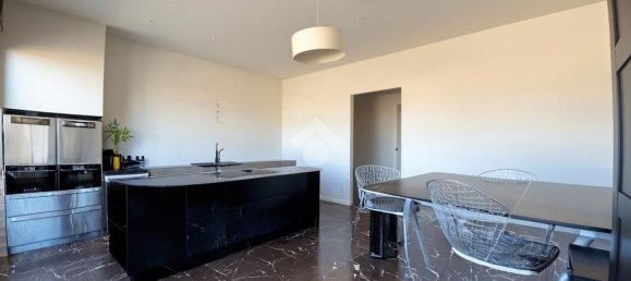 3 Schlafzimmer Wohnung in Prato, Italy, Nr. 319372 2