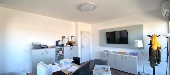 3 Schlafzimmer Wohnung in Prato, Italy, Nr. 319372 11