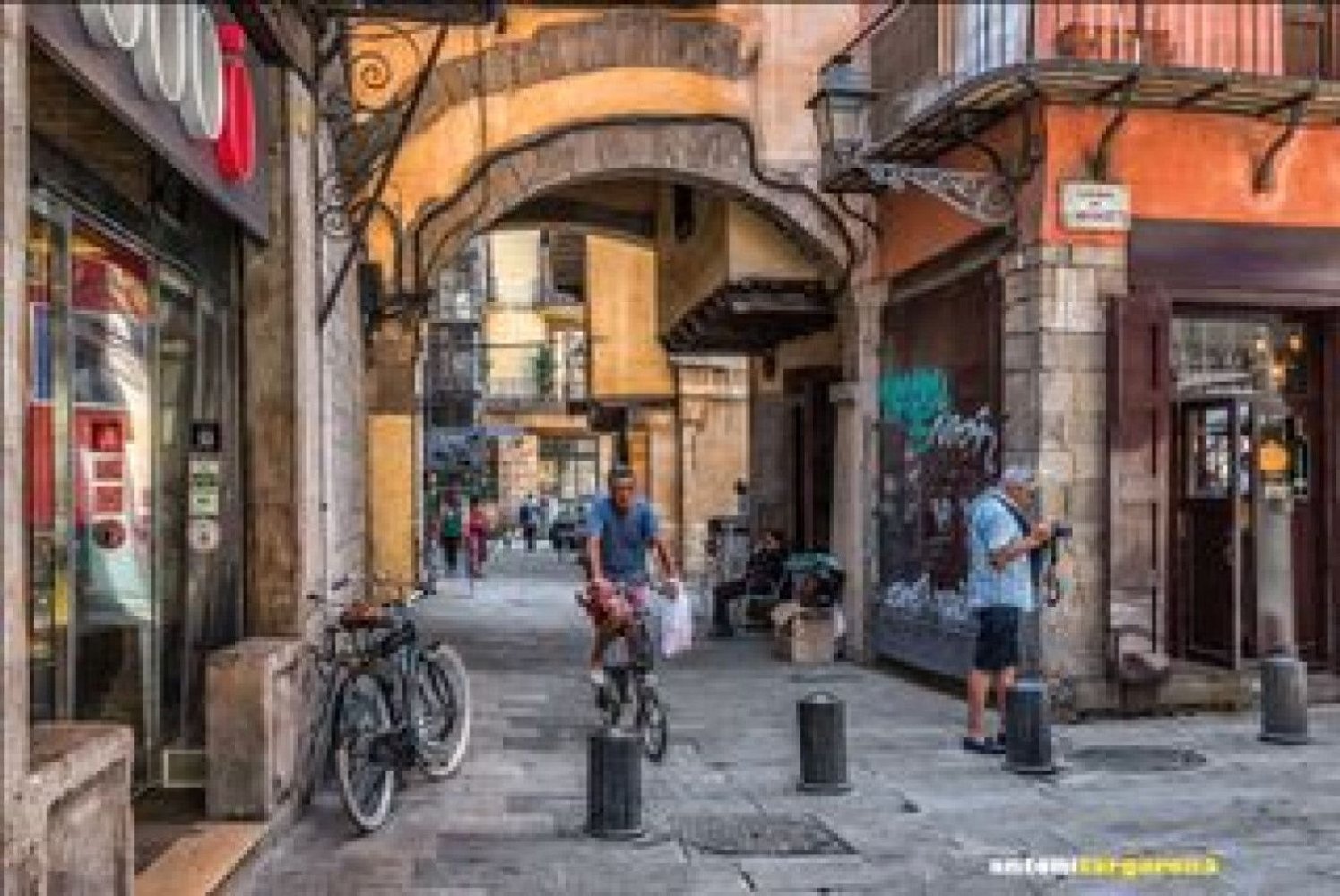 Gebäude in Sant Marti, Spain 1100m², Nr. 116194