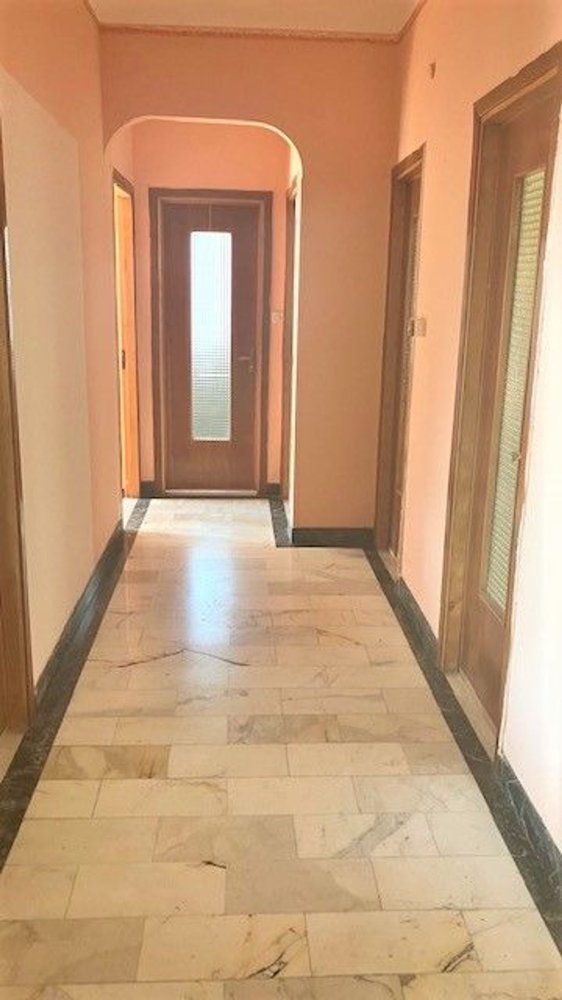 Apartamento de 4 divisões em Imperia, Italy N.º 180828