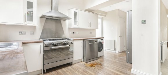 3 bedrooms House in Virginia Water, United Kingdom No. 8630 8