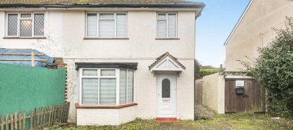 3 bedrooms House in Virginia Water, United Kingdom No. 8630 3