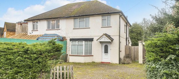 3 bedrooms House in Virginia Water, United Kingdom No. 8630 2