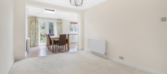 3 bedrooms House in Virginia Water, United Kingdom No. 8630 17