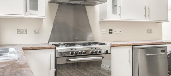 3 bedrooms House in Virginia Water, United Kingdom No. 8630 10