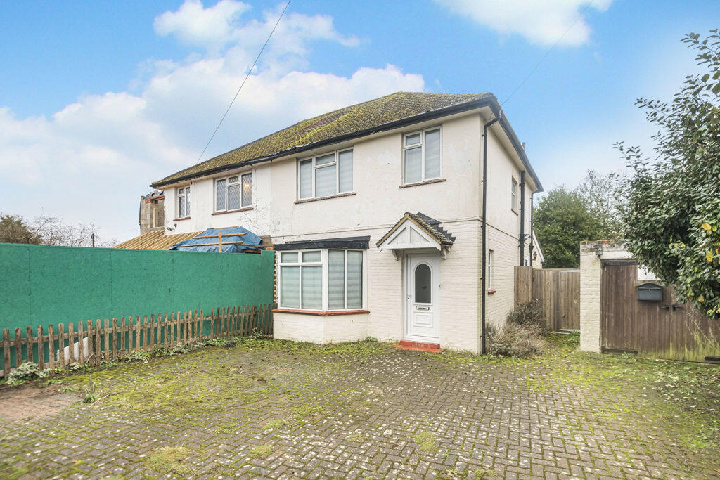 3 bedrooms House in Virginia Water, United Kingdom No. 8630