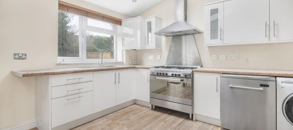 3 bedrooms House in Virginia Water, United Kingdom No. 8630 9