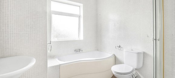 3 bedrooms House in Virginia Water, United Kingdom No. 8630 28