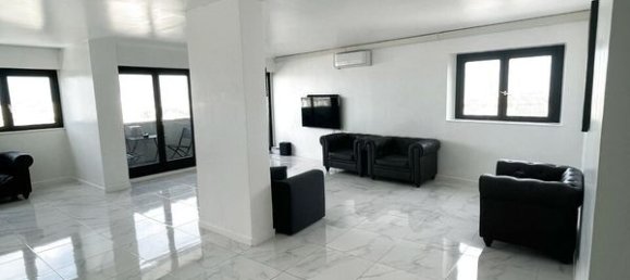 2 bedrooms Apartment in Courbevoie, France No. 173405 4