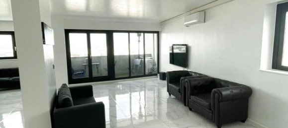 2 bedrooms Apartment in Courbevoie, France No. 173405 3