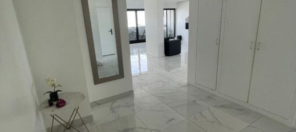 2 bedrooms Apartment in Courbevoie, France No. 173405 6