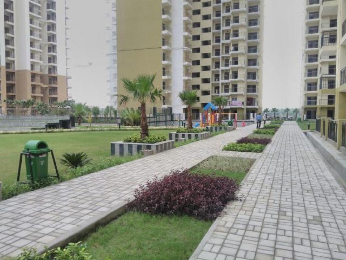 4 bedrooms House in Noida, India No. 66998