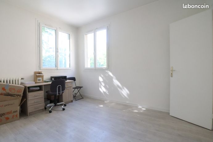 2 bedrooms Apartment in Paris, France No. 310360