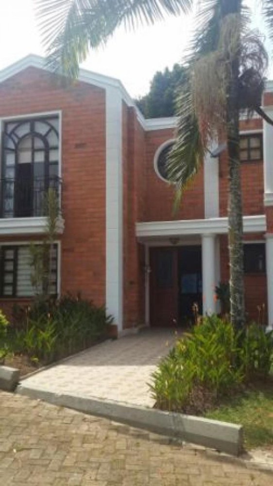 Casa de 4 dormitorios en Antioquia, Colombia No. 2410