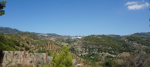 3 bedrooms House in Yunquera, Spain No. 53265 3