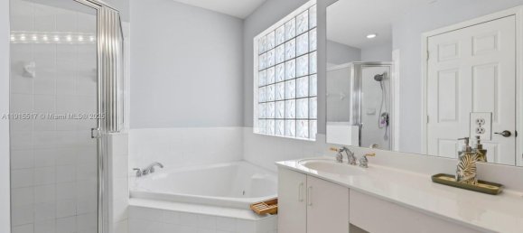 4 dormitorios villa en venta en Miami, Miami-Dade, Florida, USA № 615279 10
