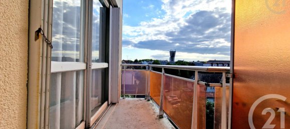 Studio in Troyes, France No. 99332 6