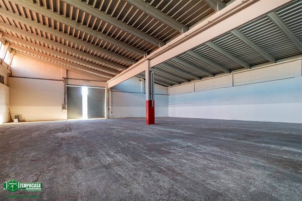 Almacén de 5 habitaciónes en Cinisello Balsamo, Italy No. 337479