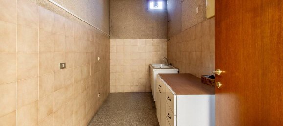 Almacén de 5 habitaciónes en Cinisello Balsamo, Italy No. 337479 16