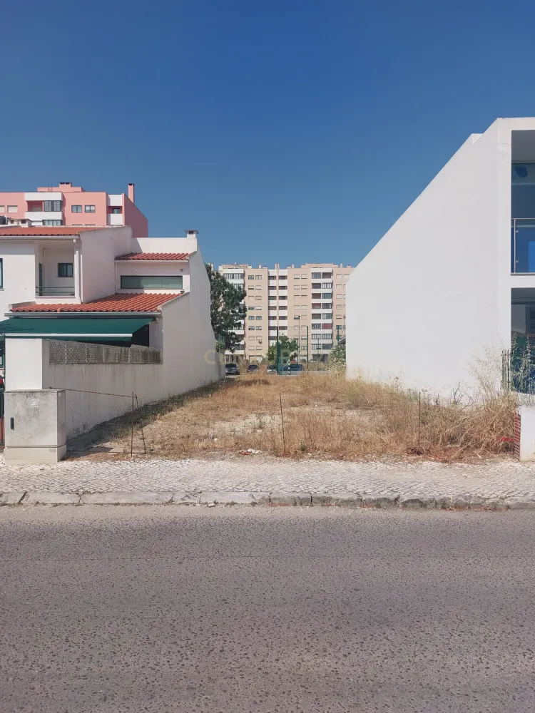 272m² Land in Barreiro, Portugal No. 270559