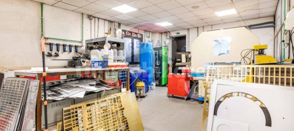 Propiedad comercial de 2 habitaciónes en Samarate, Italy No. 58567 14