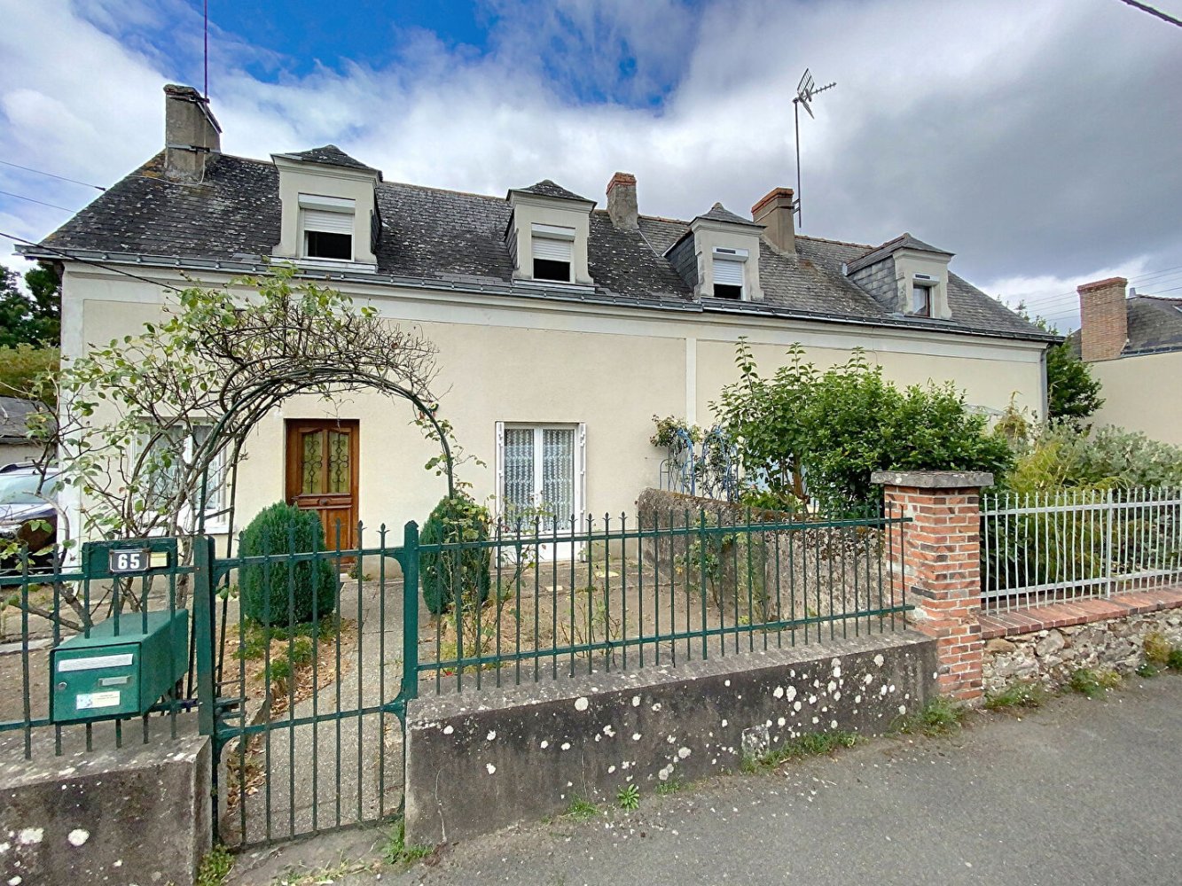 2 bedrooms House in Tierce, France No. 278496