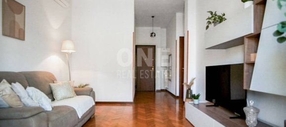 Квартира с 2 спальнями в Монца, Италия № 110341 2