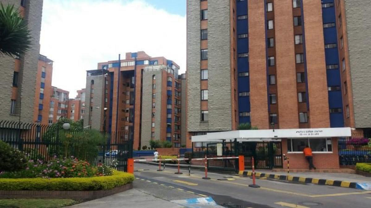 Casa de 3 dormitorios en Bogotá, Colombia No. 14040