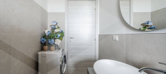 4غرفة شقة في Reggio Emilia, Italy رقم 33636 13