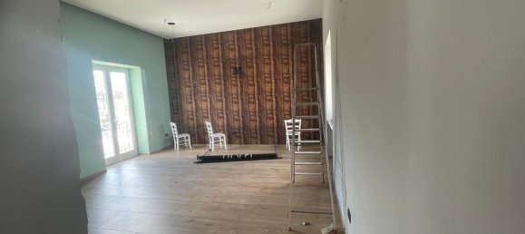 350m² Commercial property in Casamarciano, Italy No. 65812 8