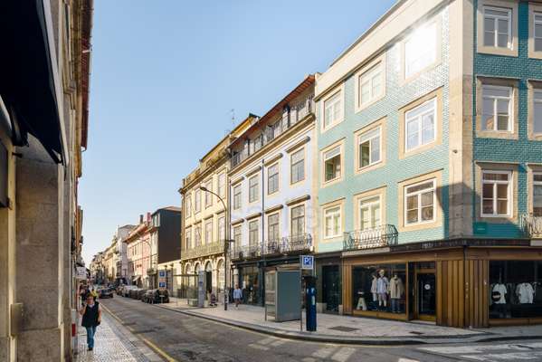 960m² Building in Porto, Portugal No. 218965