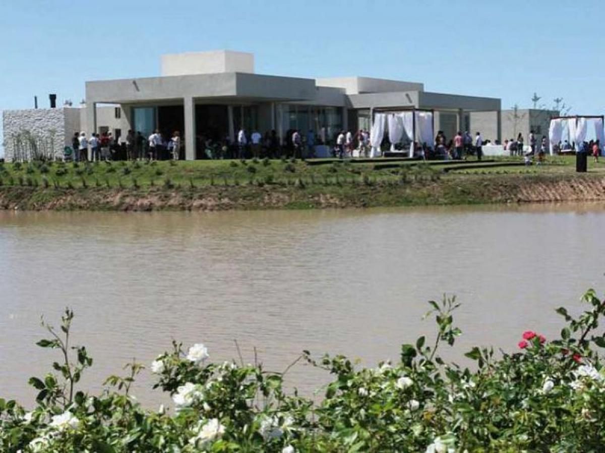  Land in Presidente Peron, Argentina No. 35501