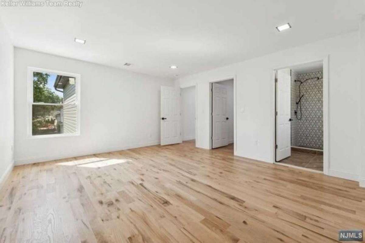 5 bedrooms House in Fair Lawn, USA No. 413427