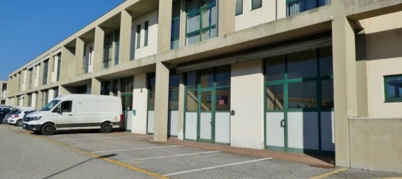 400m² Office in Dueville, Italy No. 132774 10