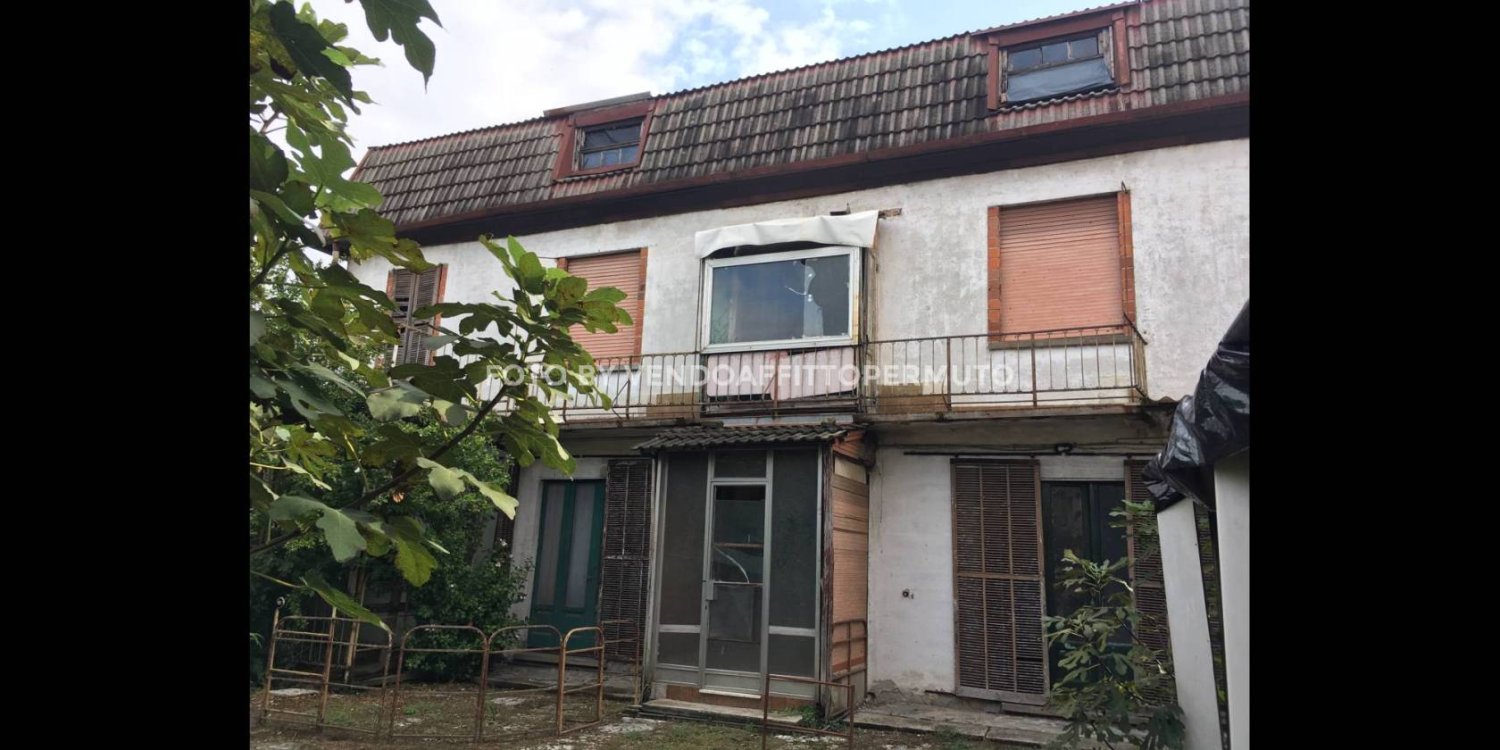 5 rooms Building in Covo, Italy No. 131008