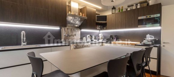 Квартира с 2 спальнями в Узмате Велате, Италия № 352050 34