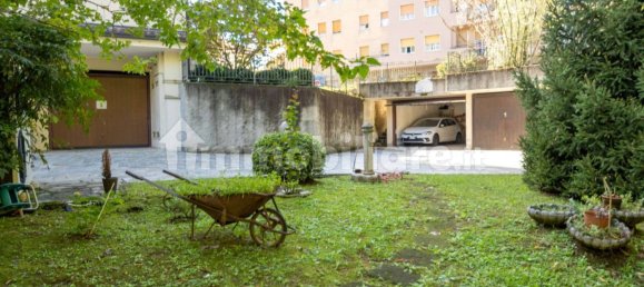 Квартира с 2 спальнями в Узмате Велате, Италия № 352050 15